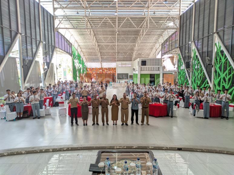 Wakil Bupati Sanggau Buka Kegiatan Edukasi Pemilih Pemula, Tekankan Peran Strategis Generasi Muda