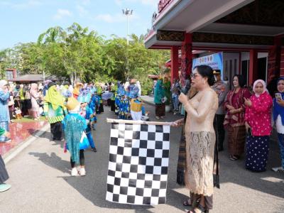 Wakil Bupati Sanggau Buka Karnaval Hari Kartini, Tanamkan Cinta Budaya Sejak Dini