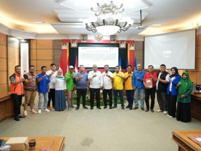 Sekda Sanggau Buka Penyerahan LHP Bantuan Keuangan Parpol Tahun 2025