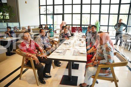 Pj Bupati Sanggau Hadiri Event Batik Fashion Lunch “Batik SaMer Goes To Hotel”