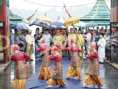 PJ Bupati Sanggau Buka Festival Budaya Faradje’ Pesaka Negeri XVI Tahun 2024