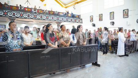 Gereja St. Mikhael Agung Paroki Mater Dei Penyalimau di Resmikan, Ini Pesan Wabup Sanggau