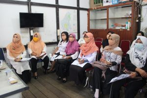 Pertemuan Rutin DWP UP Dinas Kominfo Sanggau, Ibu-ibu Diberikan Penyuluhan Pemanfaatan Perkarangan Dengan Budidaya Tanaman Dalam Polybag