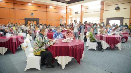 Bupati Sanggau Serahkan Laporan Keuangan Daerah Kepada BPK RI Kalbar